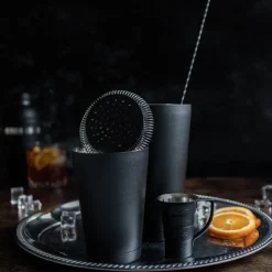 Shaker do drinków TIN TIN czarny, kubek i szklanica ze stali nierdzewnej 840 i 600 ml