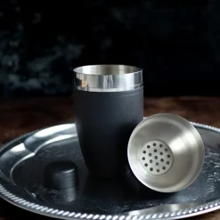 Shaker trzyczęściowy z sitkiem czarny 500 ml